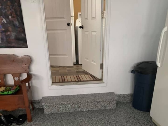 https://epoxyglobal.ca/ hallways - stairs - foyezs